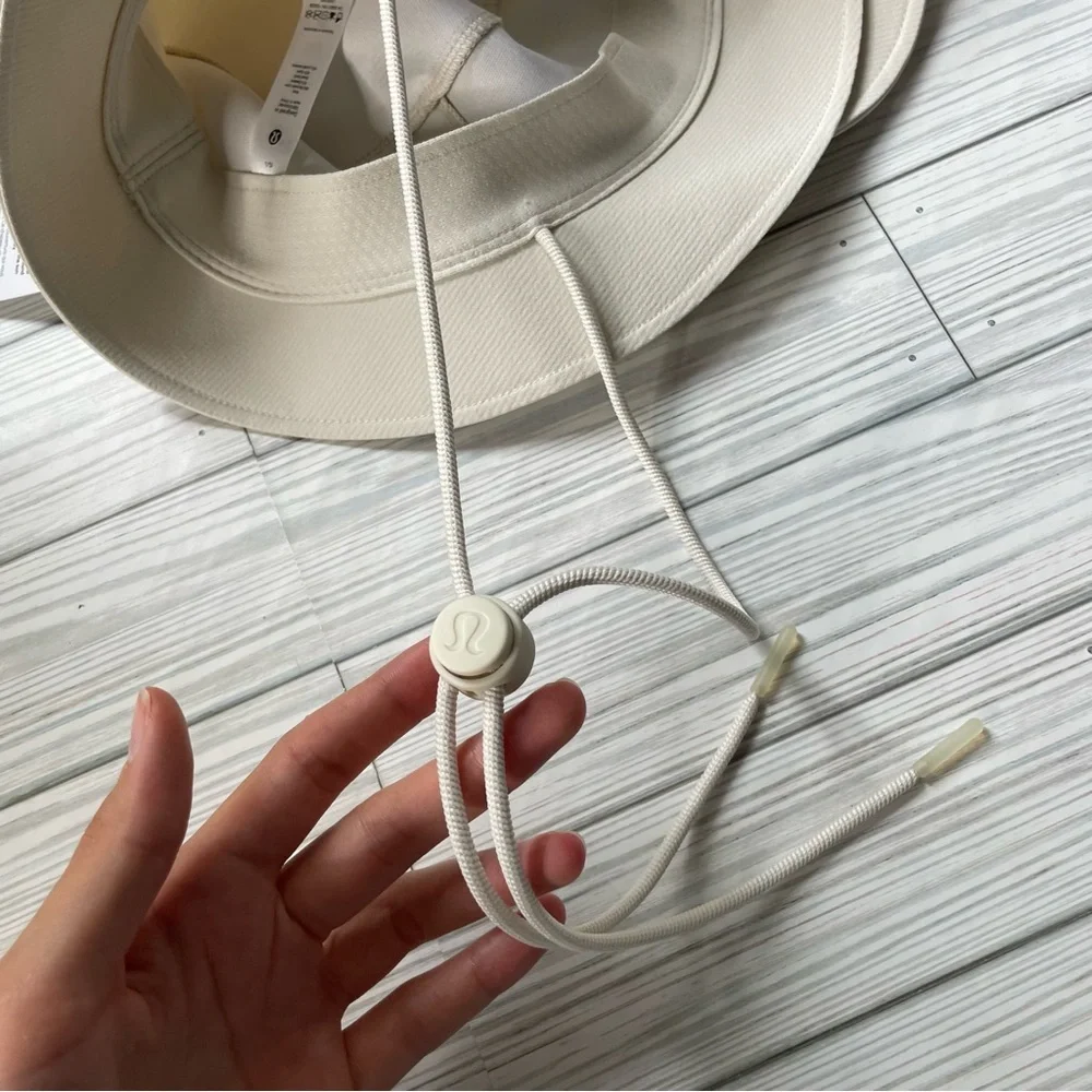 NWT Lululemon Wide-Brim Bucket Hat with Strap White Opal